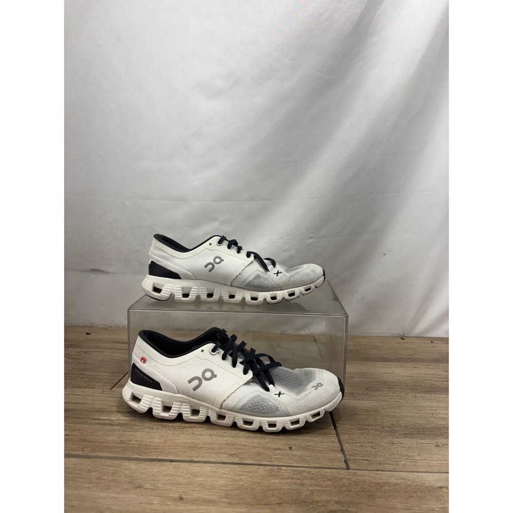On Running Cloudswift Womens White Black Running Shoes 60.98697 US 7.5